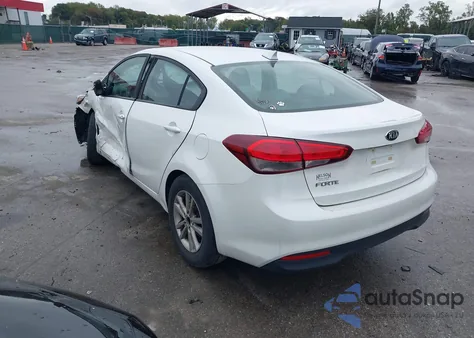 2018 Kia Forte Lx z USA, uszkodzony, nr VIN 3KPFL4A7XJE233672